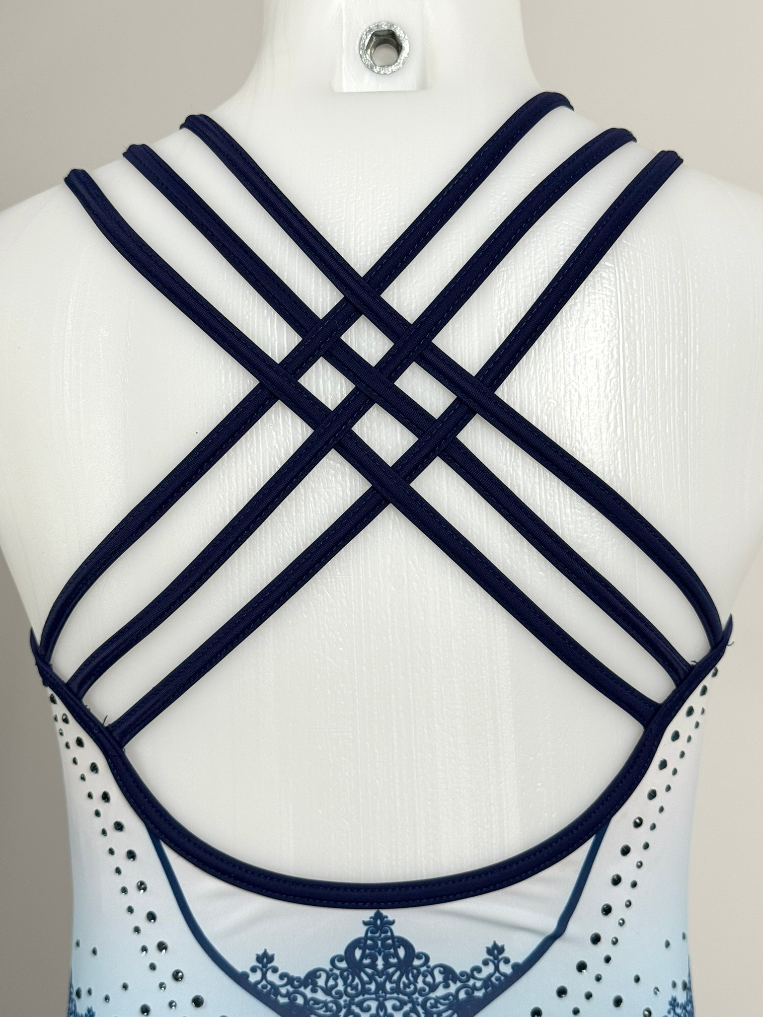 Détails des bretelles de derrière du justaucorps d'occasion GAF Rocsa blanc et bleu