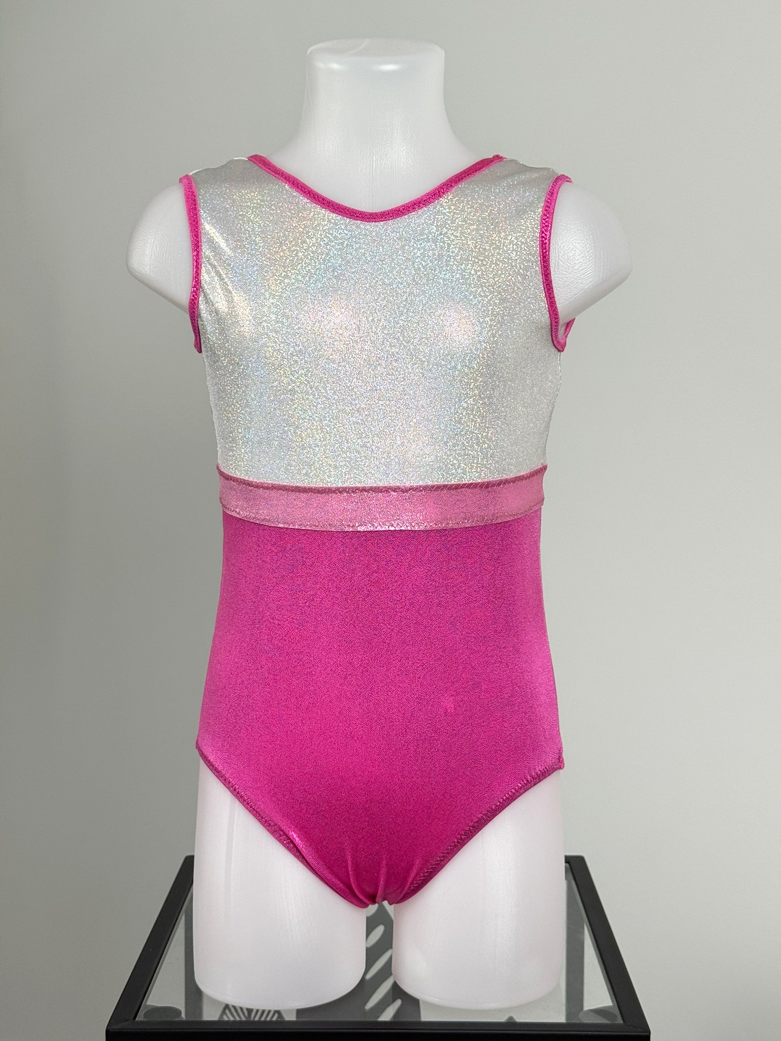 Justaucorps d'occasion GAF rose et blanc, vue de face, taille 8-10 ans