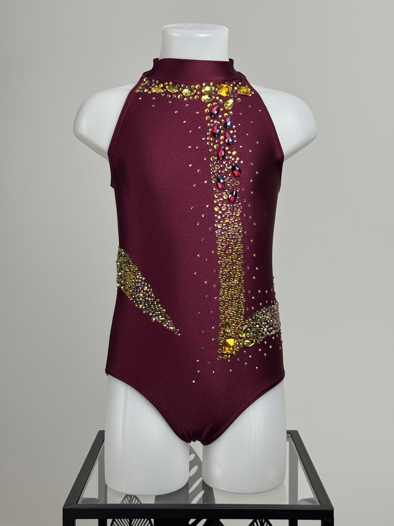 Justaucorps d'occasion GR prune, vue de face, taille 6-8 ans