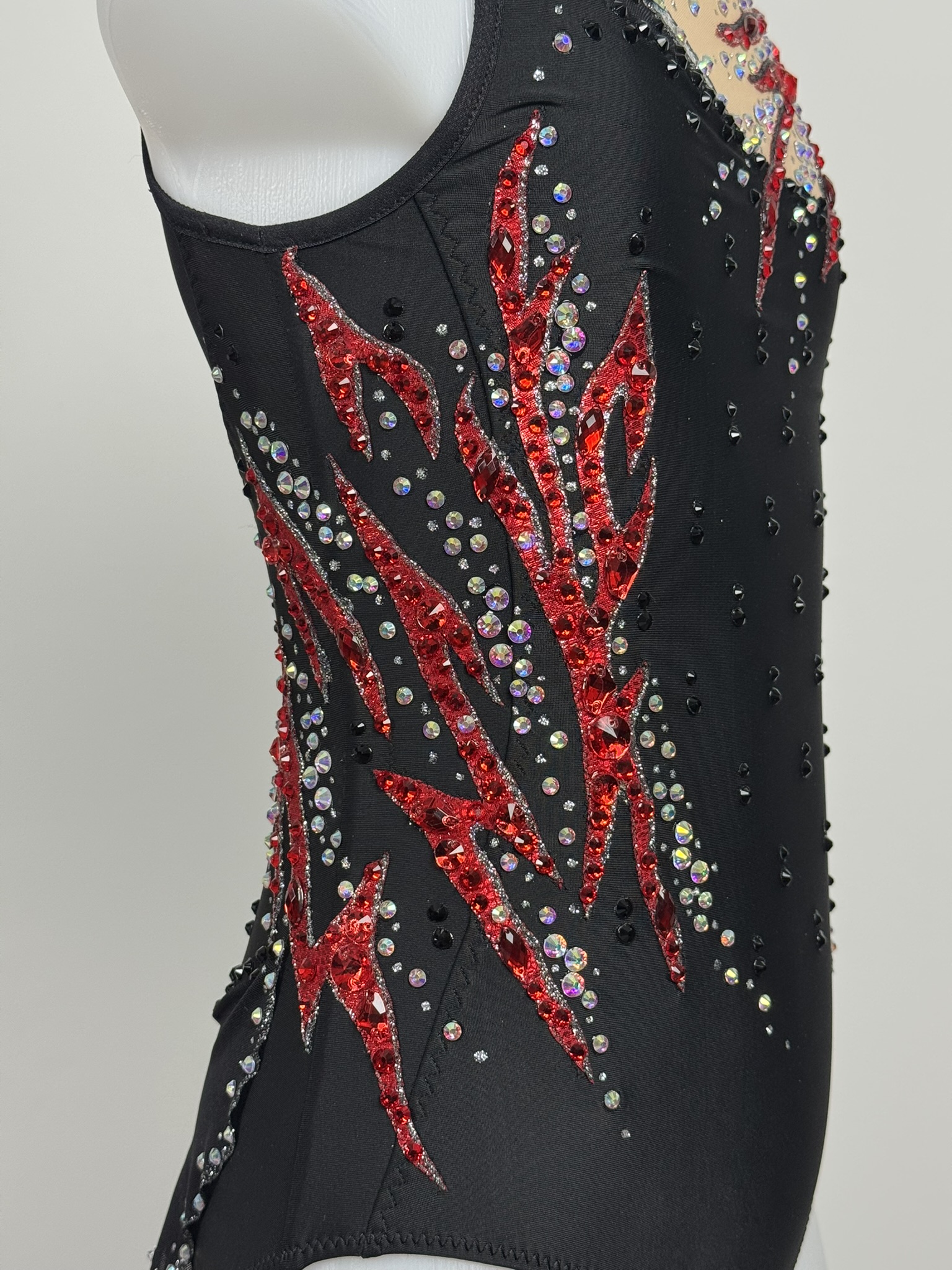 zoom sur motifs rouge justaucorps GR noir &amp; motifs rouge, 10-12A